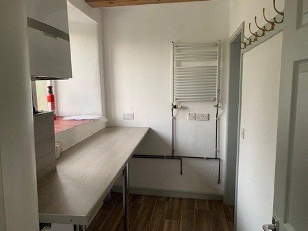 2 bedroom semi-detached house to rent - Photo 3