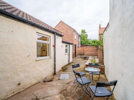 4 bedroom house of multiple occupation to rent - Photo 3