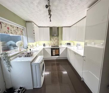 2 bedroom semi-detached house to rent - Photo 6