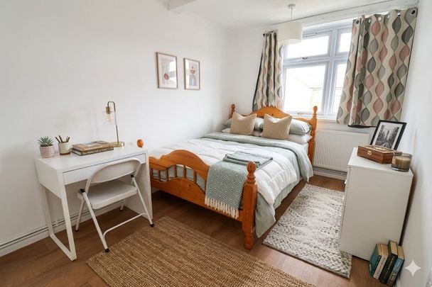 Room in a Shared House, Manchester Road, E14 - Photo 1