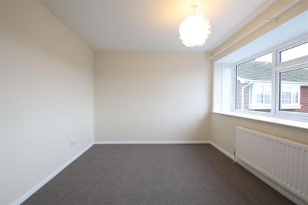 3 bedroom end of terrace house to rent - Photo 3