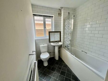 Prince Of Wales Drive, Ipswich, IP2 - Photo 2