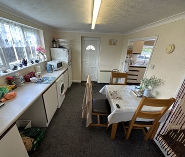 The Glebe, Great Yarmouth, Hemsby - Photo 6