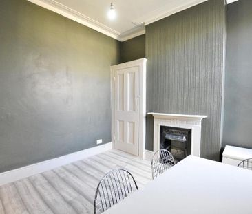 3 bedroom flat to rent - Photo 3