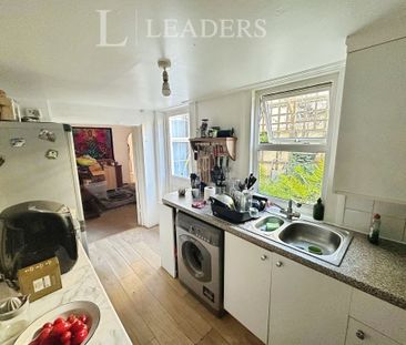 2 bedroom terraced to rent Wood Street, PO21 - Photo 3