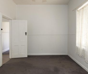 Low-Maintenance, three bedroom home - Photo 5