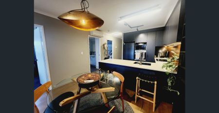 Unfurnished - Luxury Renovated Apartment with Pool and Secure Parking - Photo 4