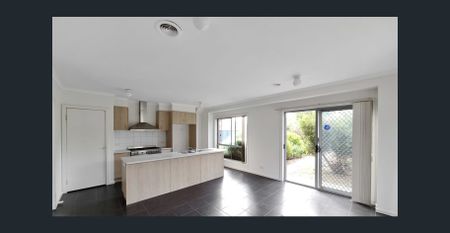 Perfect Location for lovers of nature and convenience! - Photo 3