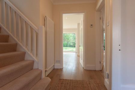 4 bedroom semi-detached house to rent - Photo 4