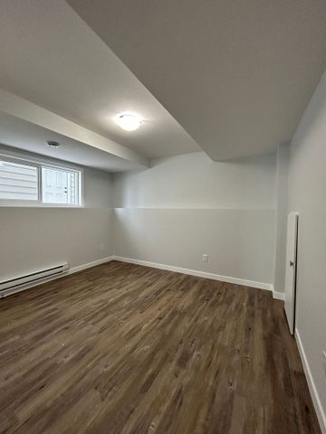 2 Bedroom Lower Suite In Rosewood - Photo 5