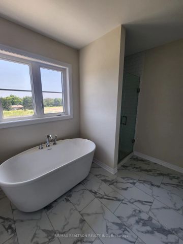 Detached Home For Lease | E9056430 - Photo 4