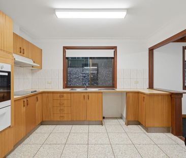 Spacious 4-Bedroom Home in Kenmore - Photo 3