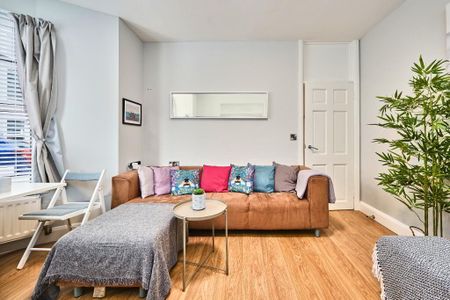 Princess Yellow (From Sept 2025), 27 Princess Street, Portrush, BT56 8AX - Photo 4