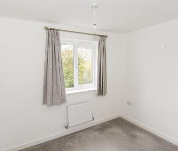 3 bedroom end of terrace house to rent - Photo 4