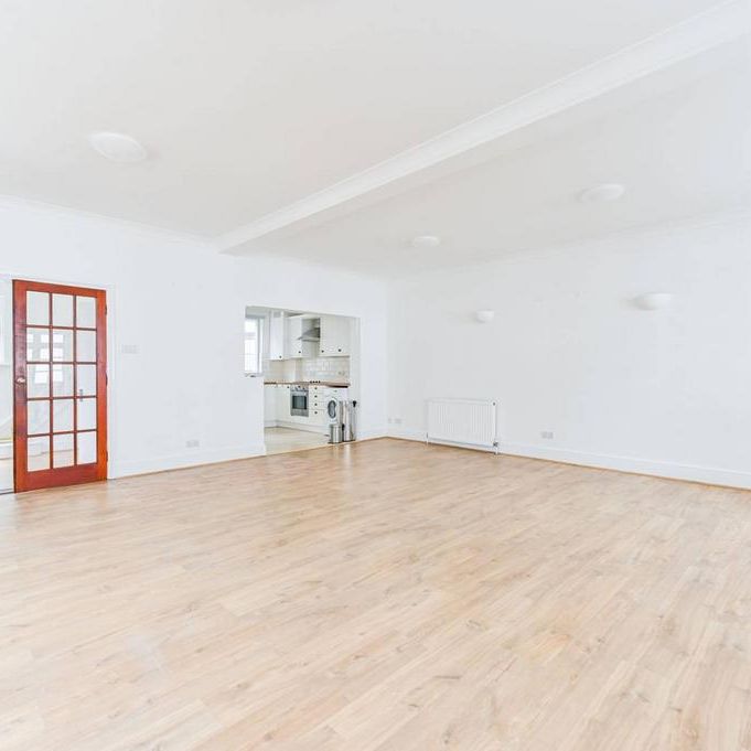 3 bedroom flat to rent - Photo 1