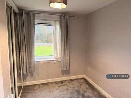 3 bedroom flat to rent - Photo 2