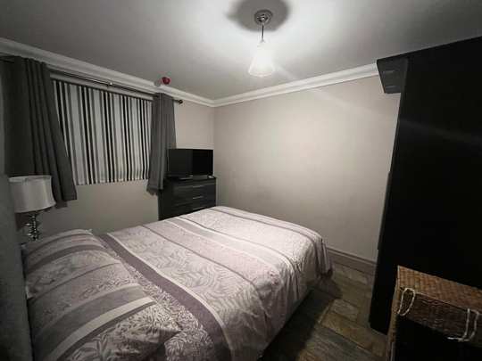 Room 7, Birmingham, B37 - Photo 1