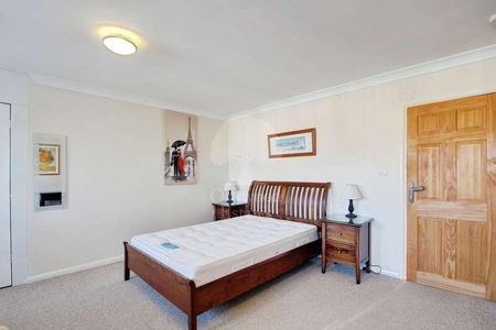 Beaulieu Close, Datchet, Slough, SL3 - Photo 2