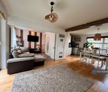 3 bedroom flat to rent - Photo 1