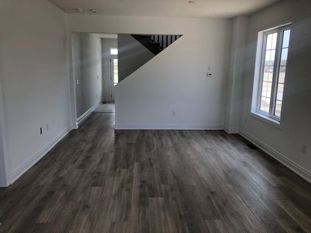 For Lease - 61 Central Square Boulevard, Wasaga Beach, Ontario - Photo 2