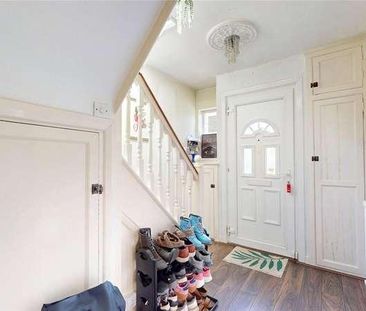 St. Michaels Crescent, Pinner, HA5 - Photo 4
