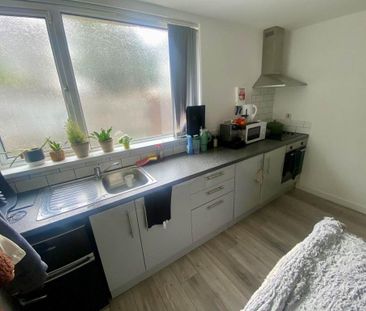 1 bedroom flat to rent - Photo 6