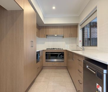 8 Saltbush Way, Gables NSW 2765 - House For Rent | Domain - Photo 4