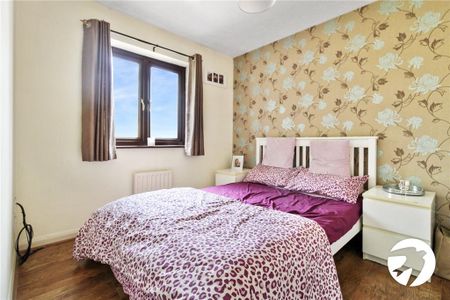 2 bedroom semi-detached house to rent - Photo 2