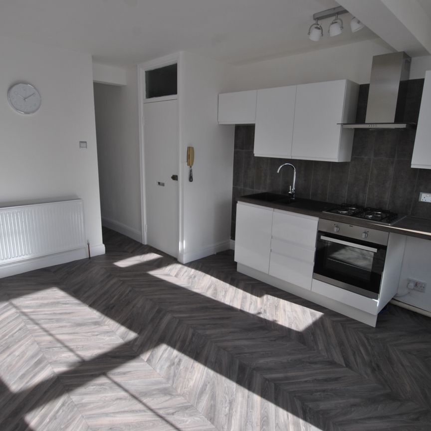 1 bedroom flat to rent Carlingford Drive, Westcliff on Sea, SS0 - Photo 1