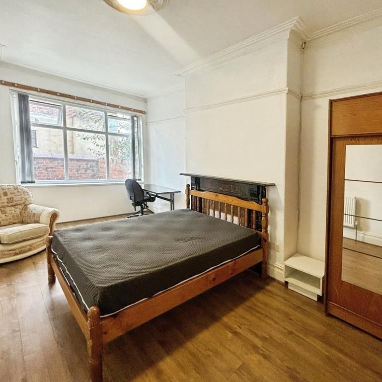 4 bedroom terraced house to rent - Photo 1