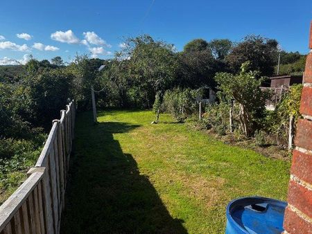 3 bedroom semi-detached house to rent - Photo 2