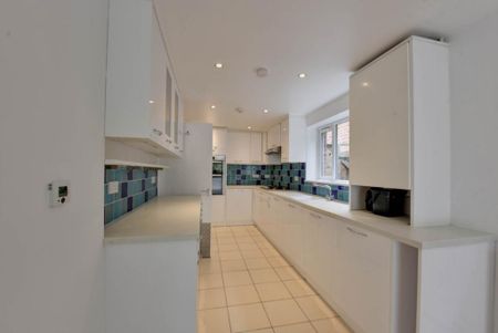 3 bedroom detached house to rent - Photo 4