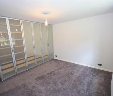 4 bedroom detached house to rent - Photo 2