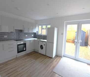 2 bedroom terraced house to rent - Photo 4