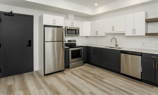 Kingston: Gold Accents – 710 Westminster, Winnipeg, MB - Photo 1