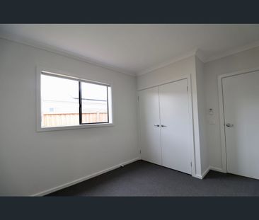 13 Mirage Avenue, Berwick, Vic 3806 - Photo 2