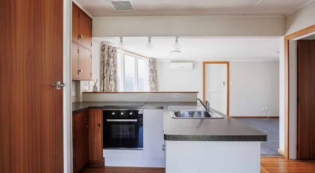 Move‑In Ready! Refreshed 2 Bedroom in Clive - Photo 4