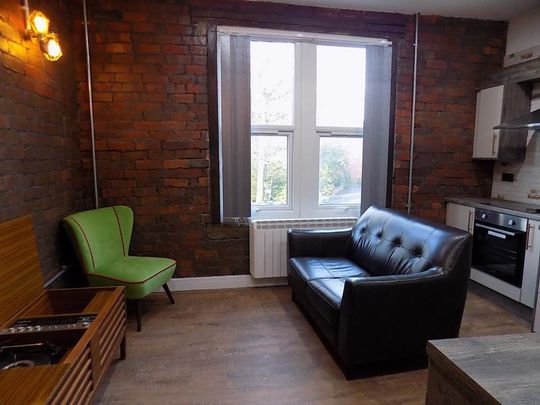 1 bedroom in a flat share to rent - Photo 1