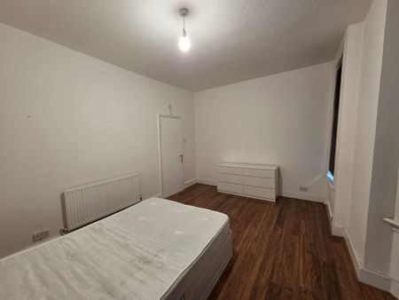 2 Bed Flat, Goodall Road, E11 - Photo 4