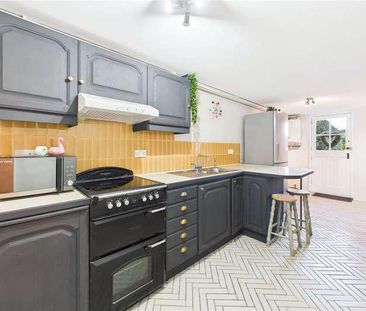 College Lane, East Grinstead, West Sussex, RH19 - Photo 3