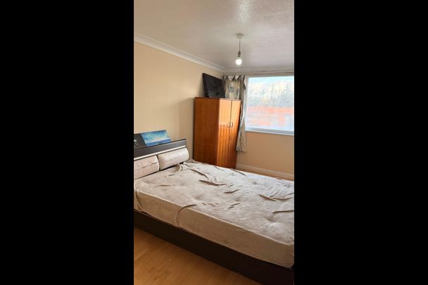 Room in a Shared House, Swindon Close, IG3 - Photo 1