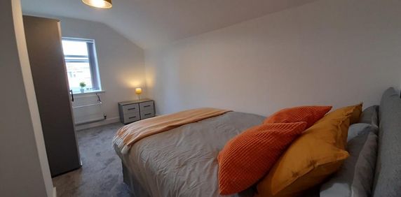 1 bedroom in a house share to rent - Photo 2