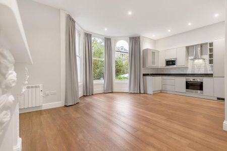 A beautifully proportioned two bedroom apartment ideally positioned for access to Richmond and St Margarets. - Photo 3