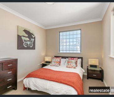 IDEALLY SITUATED! - Photo 6