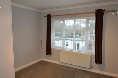 4 bedroom semi-detached house to rent - Photo 5
