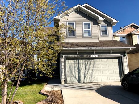 GORGEOUS 4 BED+DEN+BONUS ROOM HOUSE W/ DOUBLE ATTACHED GARAGE & BSMT IN COMMUNITY OF RUTHERFORD - Photo 4