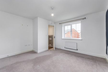 4 bedroom detached house to rent - Photo 2