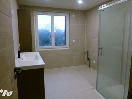 entrée, cuisine, séjour, salle d'eau 4 chambres, salle d'eau, 2 WC. chauf électrique Sous-sol jardin - Photo 4