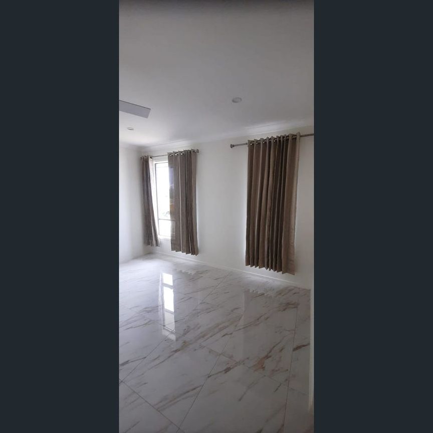 Brand New 4 Bedroom 2 Bathroom and 3rd separate toilet - Photo 1