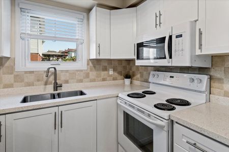 For Lease - 2252 Wildwood Crescent, Pickering, Ontario - Photo 4